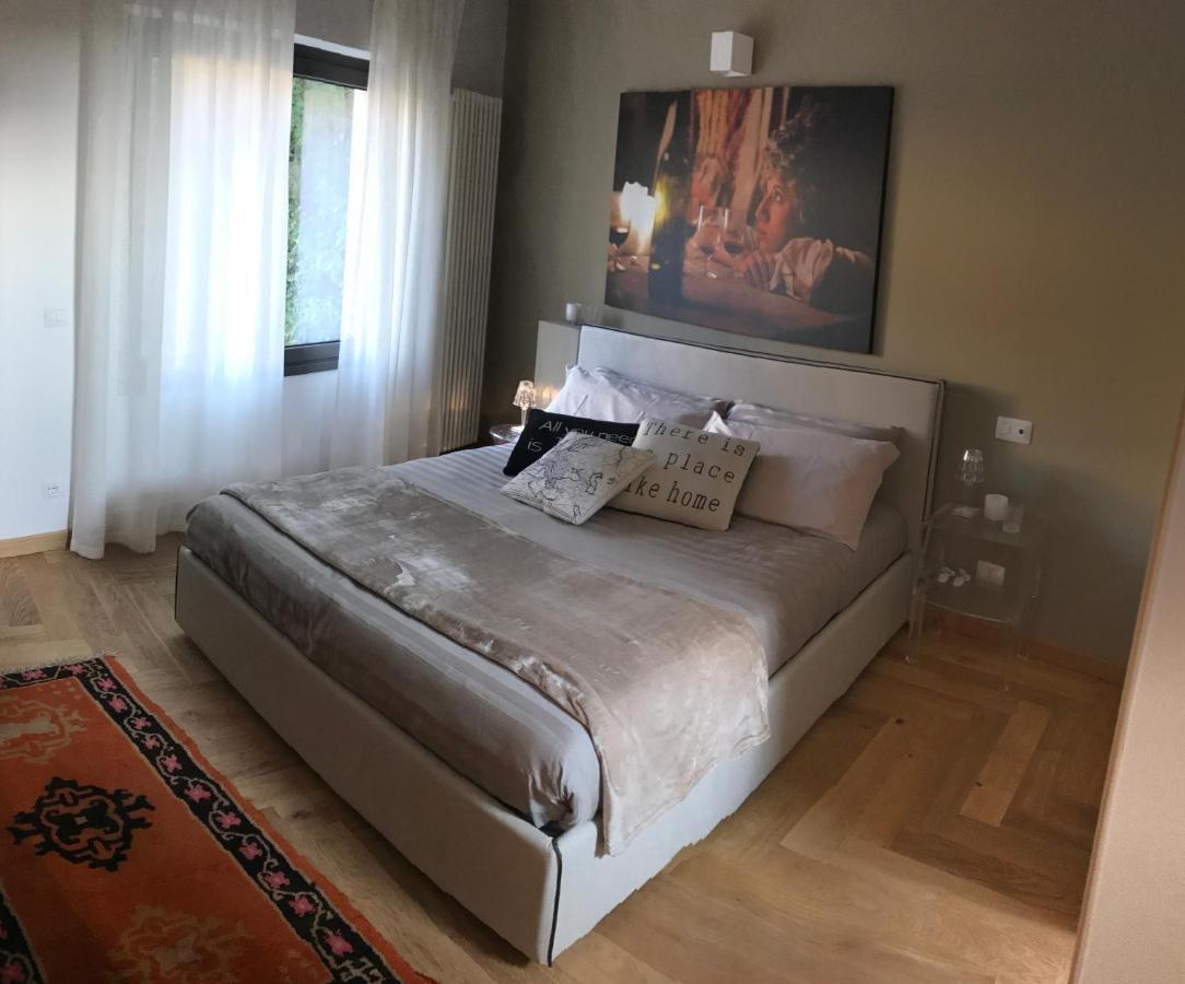 Suite La Castellana Торри-дель-Бенако Экстерьер фото
