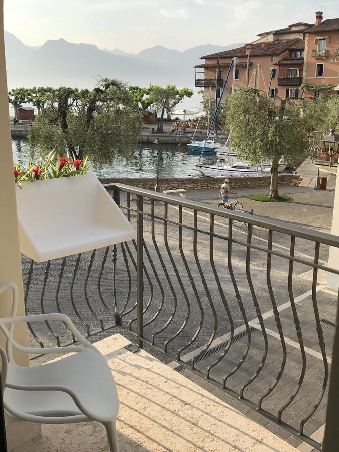 Suite La Castellana Торри-дель-Бенако Экстерьер фото